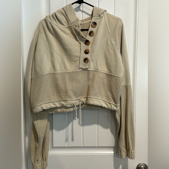Free People Cropped Hoodi Sweatershirt with Oversized buttons and hood EUC - Picture 5 of 5